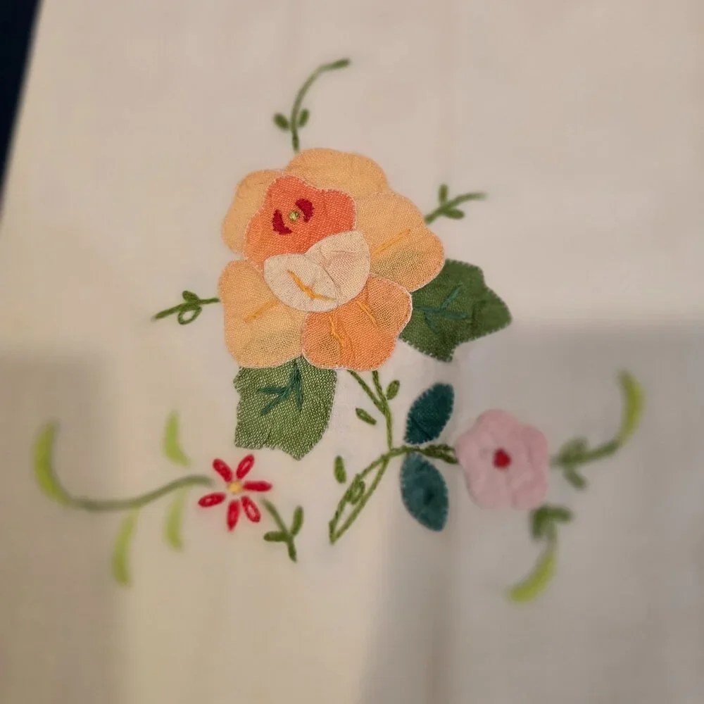 Hand Towels Set of 2 Linen Floral Applique Embroidery White Blue Pink 1950s MCM